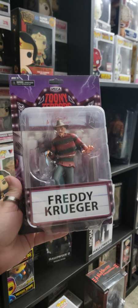 Freddy Krueger  vinyl figure collectible [Barcode 634482397527] - Main Image 2