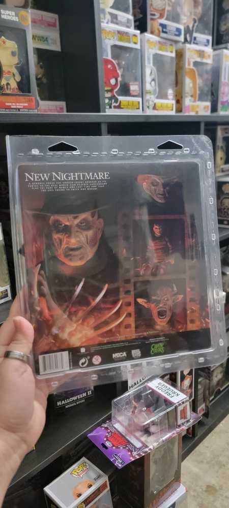 Freddy Krueger  vinyl figure collectible - Main Image 2