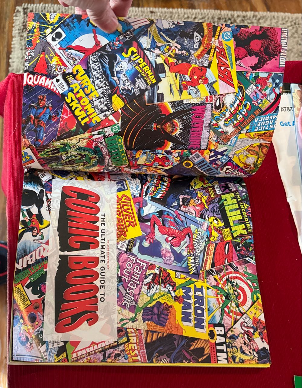 The Ultimate Guide To Comic Books Magazine  vinyl figure collectible [Barcode 725274409754] - Main Image 3