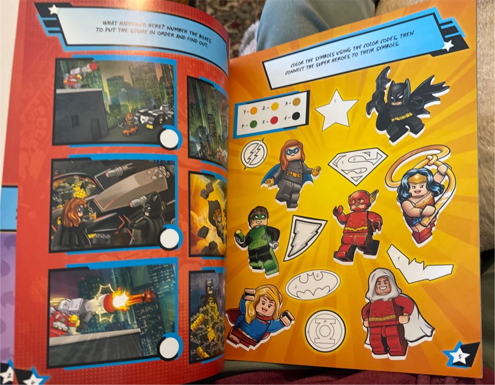 Lego Super Heroes Batgirl Rebirth Minifig 76180 76160 W Activity Book  vinyl figure collectible [Barcode 9780794451769] - Main Image 4