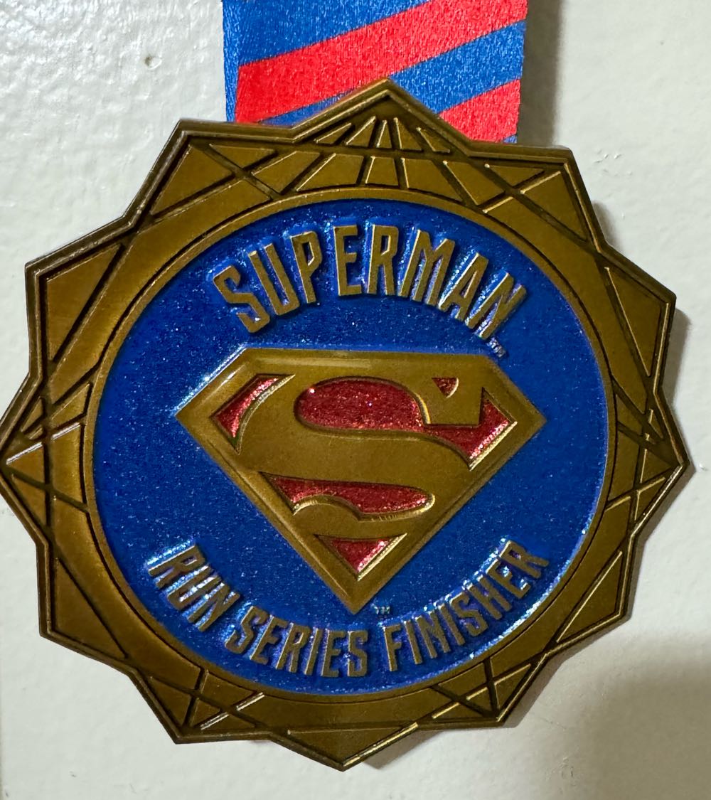 Finishers Medal - DC Comics vinyl figure collectible - Main Image 2