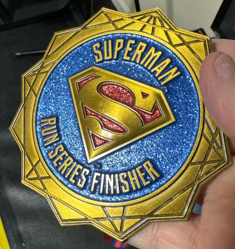 Finishers Medal - DC Comics vinyl figure collectible - Main Image 3