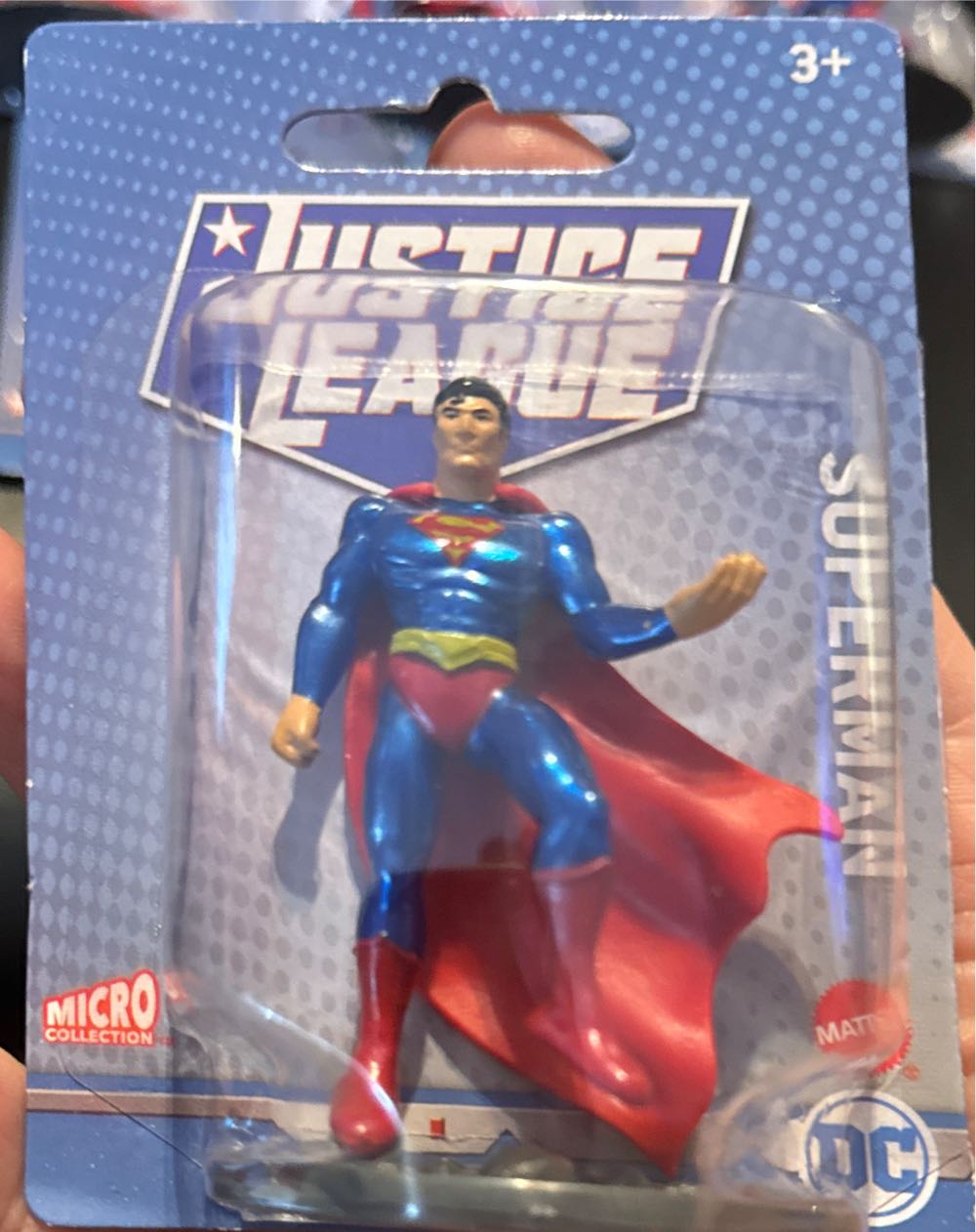 Micro Collection Justice League Superman Black Suit  vinyl figure collectible - Main Image 2