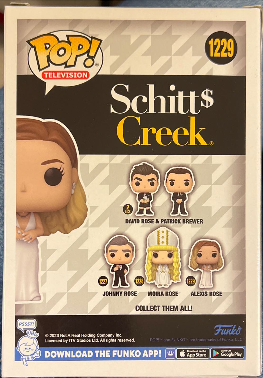 Alexis Rose - Schitt’s Creek vinyl figure collectible [Barcode 889698614078] - Main Image 2