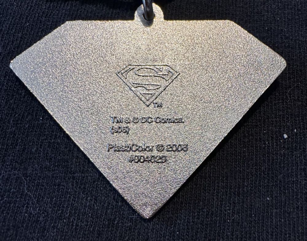 Silver And Black Superman Enamel Keychain - DC Comics vinyl figure collectible [Barcode 081134140299] - Main Image 3