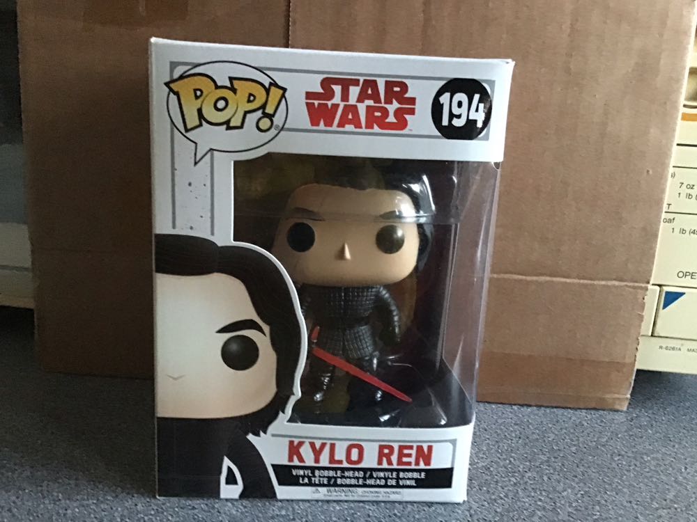 Kylo Ren - Star Wars vinyl figure collectible - Main Image 2