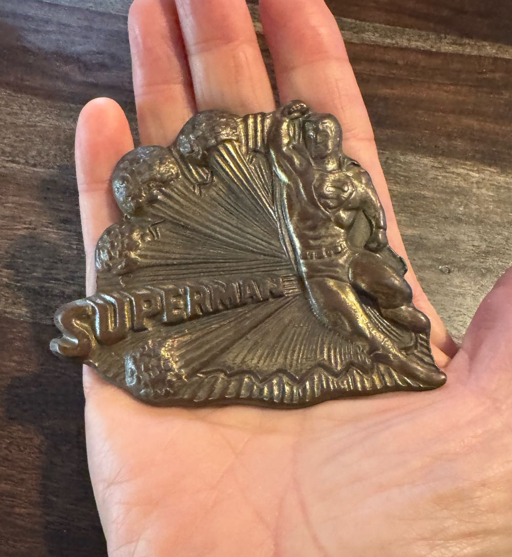 Belt Buckle Superman Asteroid Smash  vinyl figure collectible - Main Image 2