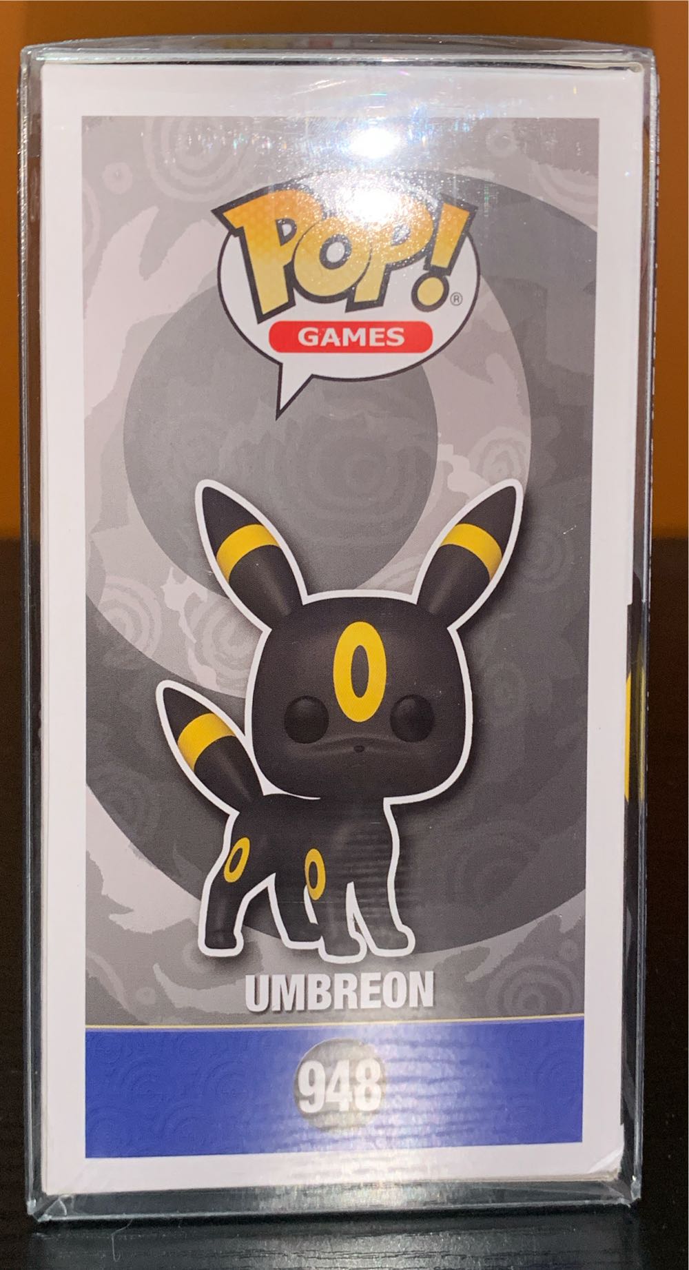 Umbreon (Flocked, Pre-Release) - Pokémon vinyl figure collectible [Barcode 889698683777] - Main Image 4