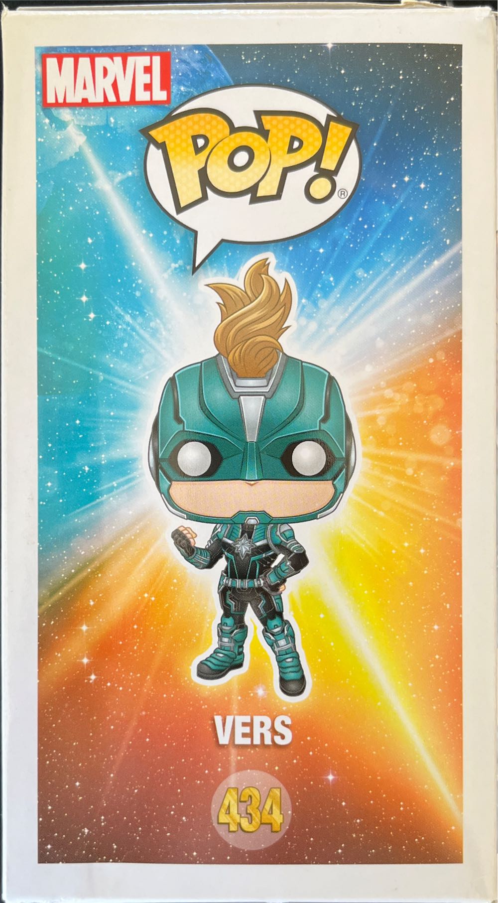 Vers - Captain Marvel vinyl figure collectible [Barcode 889698363600] - Main Image 3