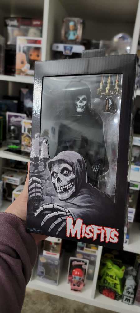 Neca Misfits: The Fiend In Black Robe - Misfits vinyl figure collectible [Barcode 634482149126] - Main Image 2