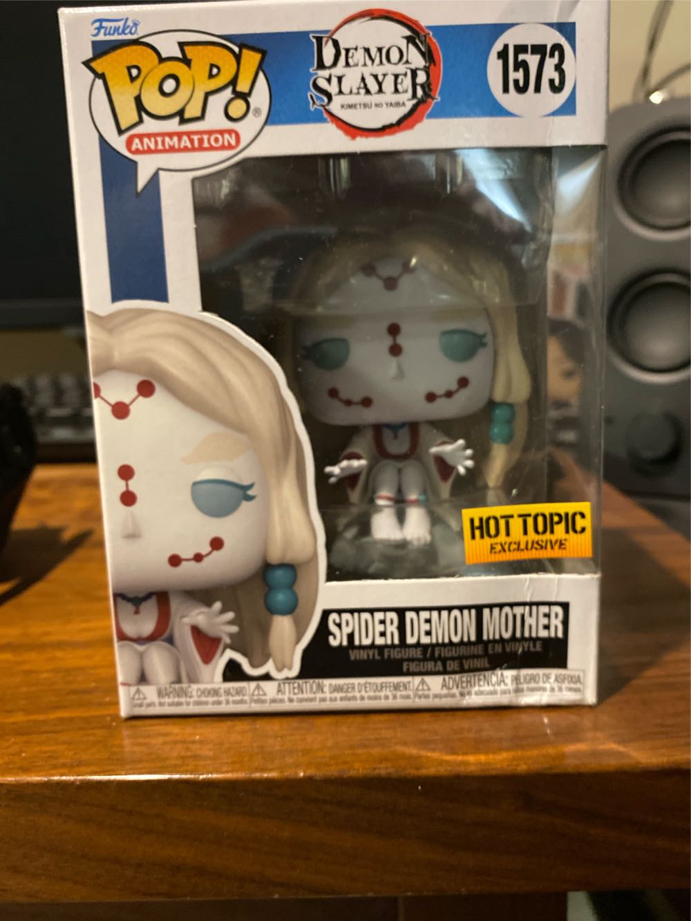 Spider Demon Mother - Demon Slayer vinyl figure collectible [Barcode 889698776226] - Main Image 2
