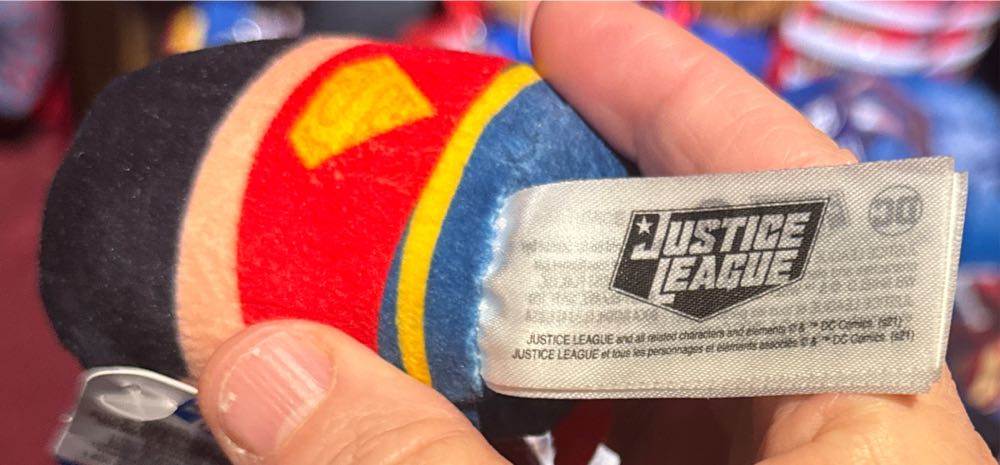 Justice Mini Plush Superman 3”  vinyl figure collectible [Barcode 886144275326] - Main Image 3