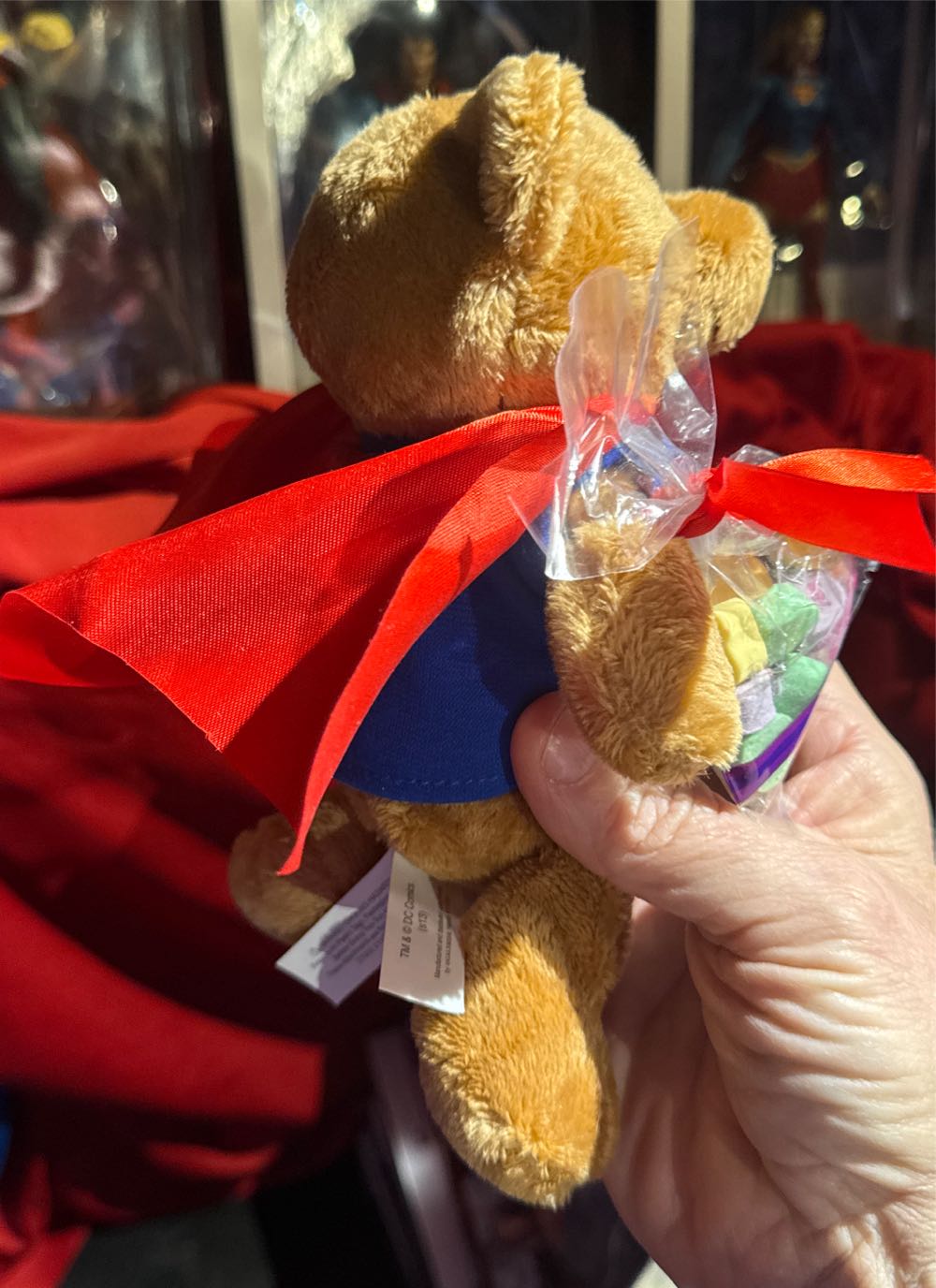 Justice League Plus Bear Valentine  vinyl figure collectible [Barcode 768395470432] - Main Image 2