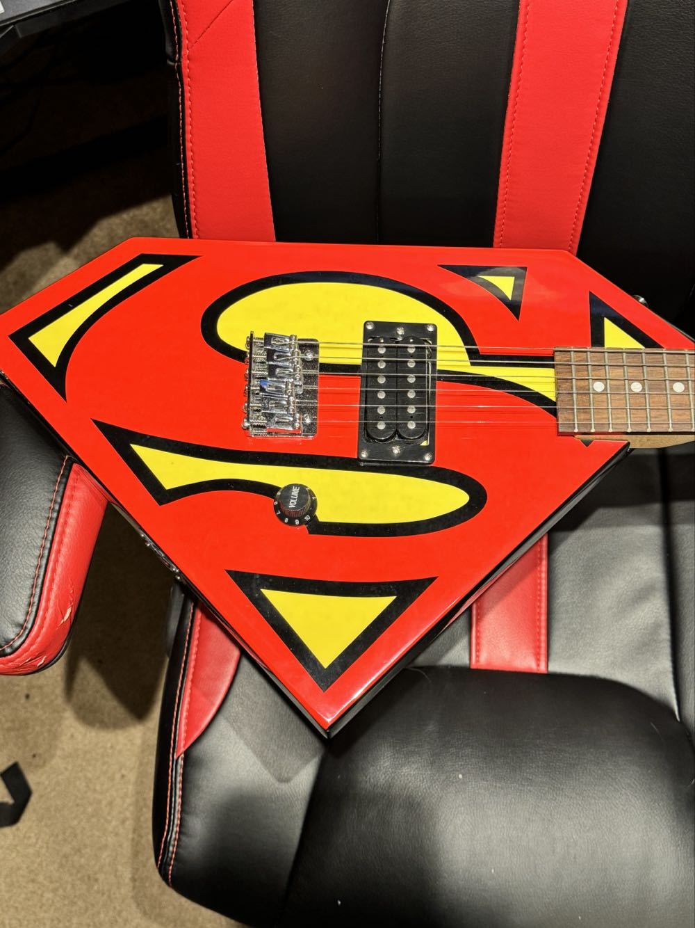 Superman Guitar Six Flags  vinyl figure collectible - Main Image 2