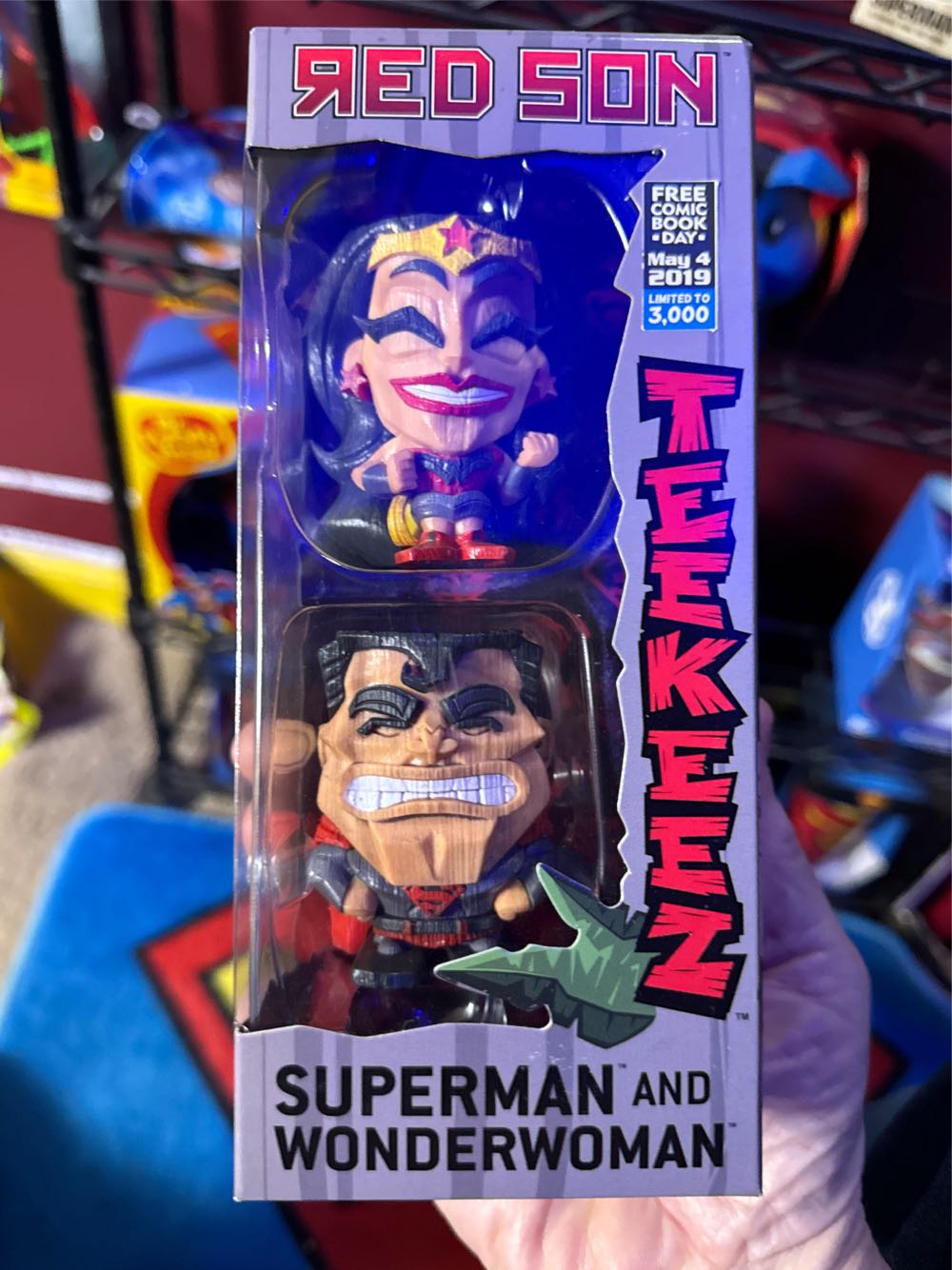 Cryptozoic Entertainment Teekeez: Red Son Superman & Wonder Woman Vinyl Figure 2 Pack  vinyl figure collectible [Barcode 814552027800] - Main Image 2