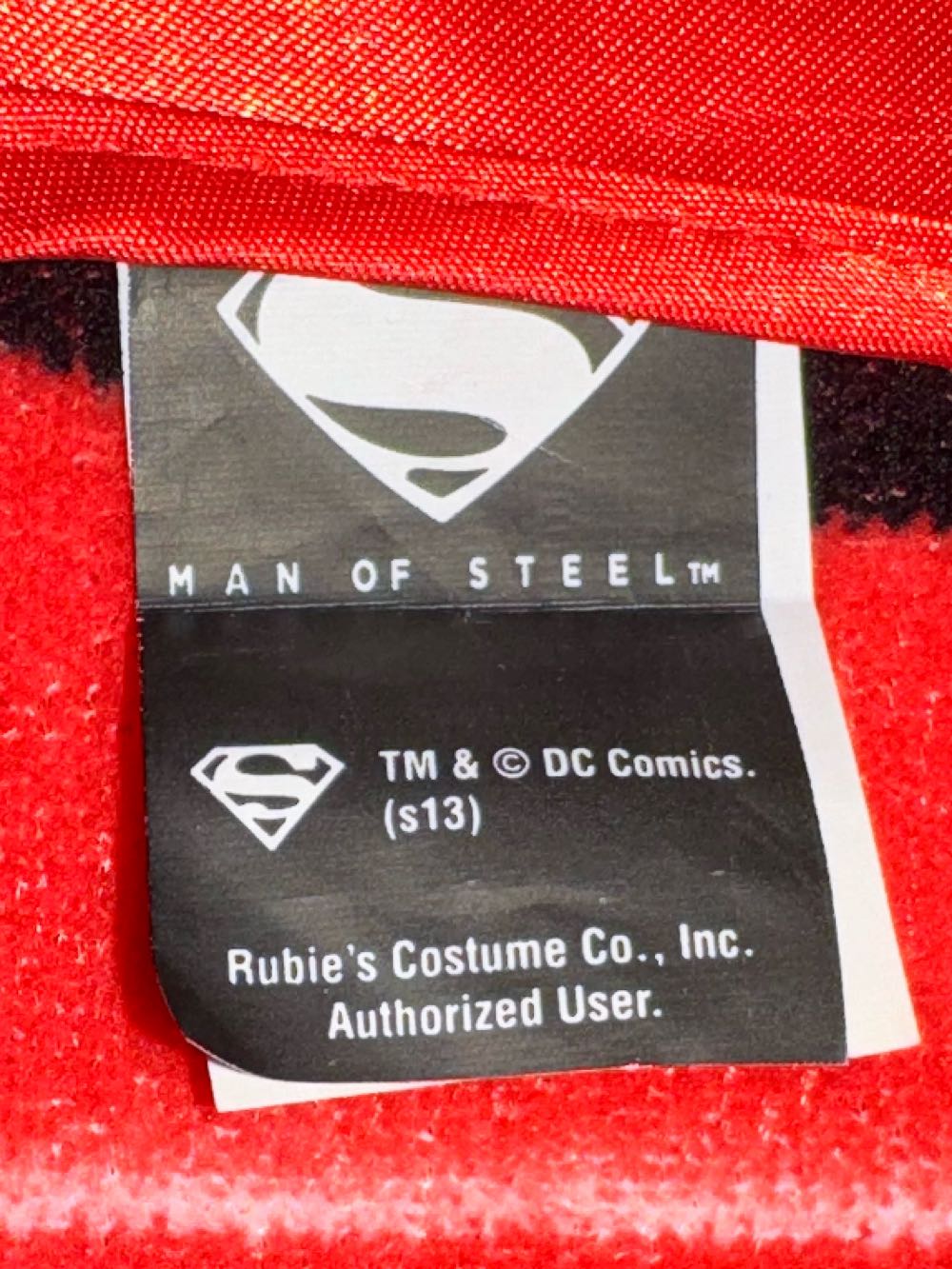 Superman Cape  vinyl figure collectible - Main Image 2