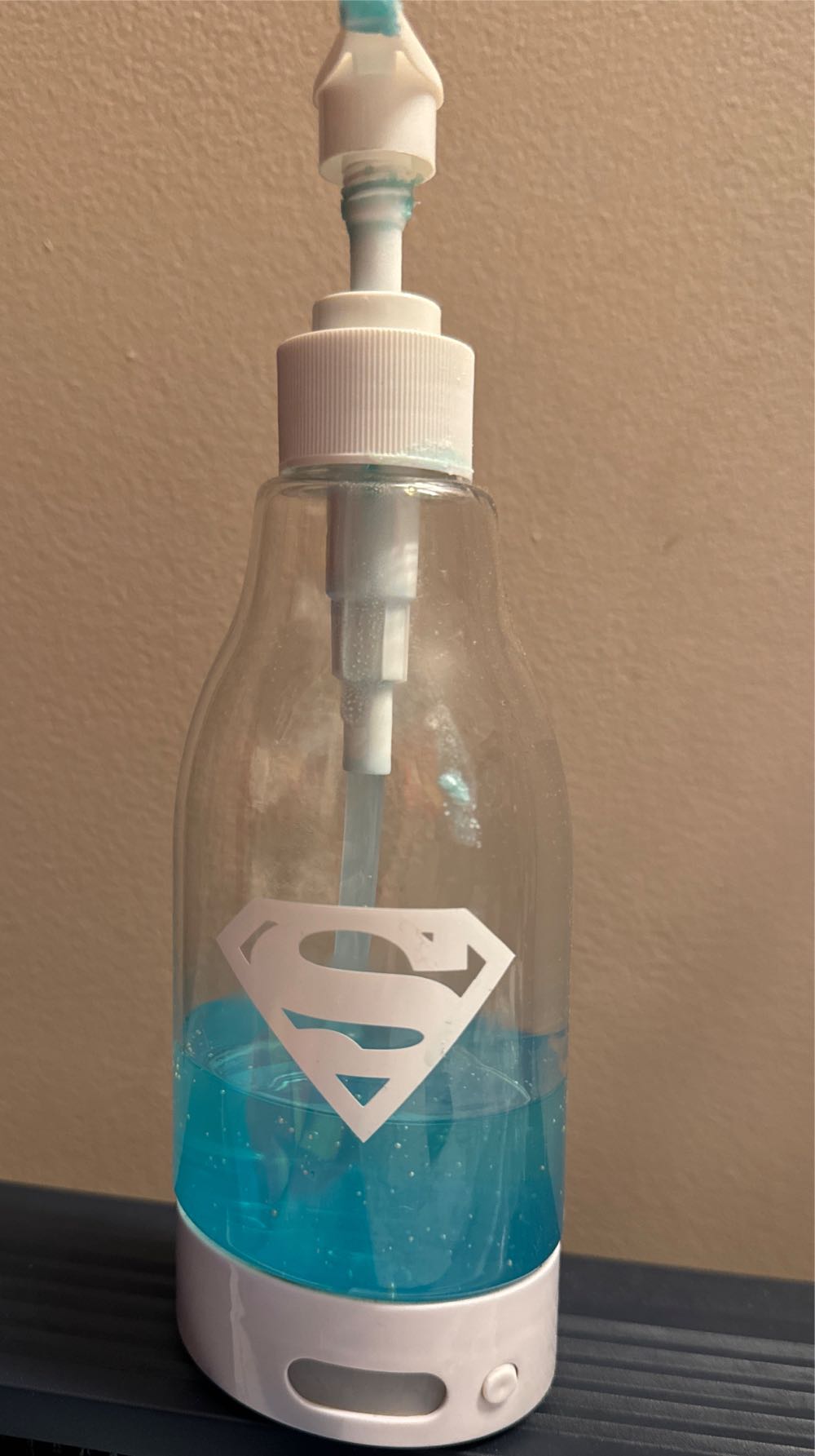 Superman Soap Dispenser  vinyl figure collectible - Main Image 2