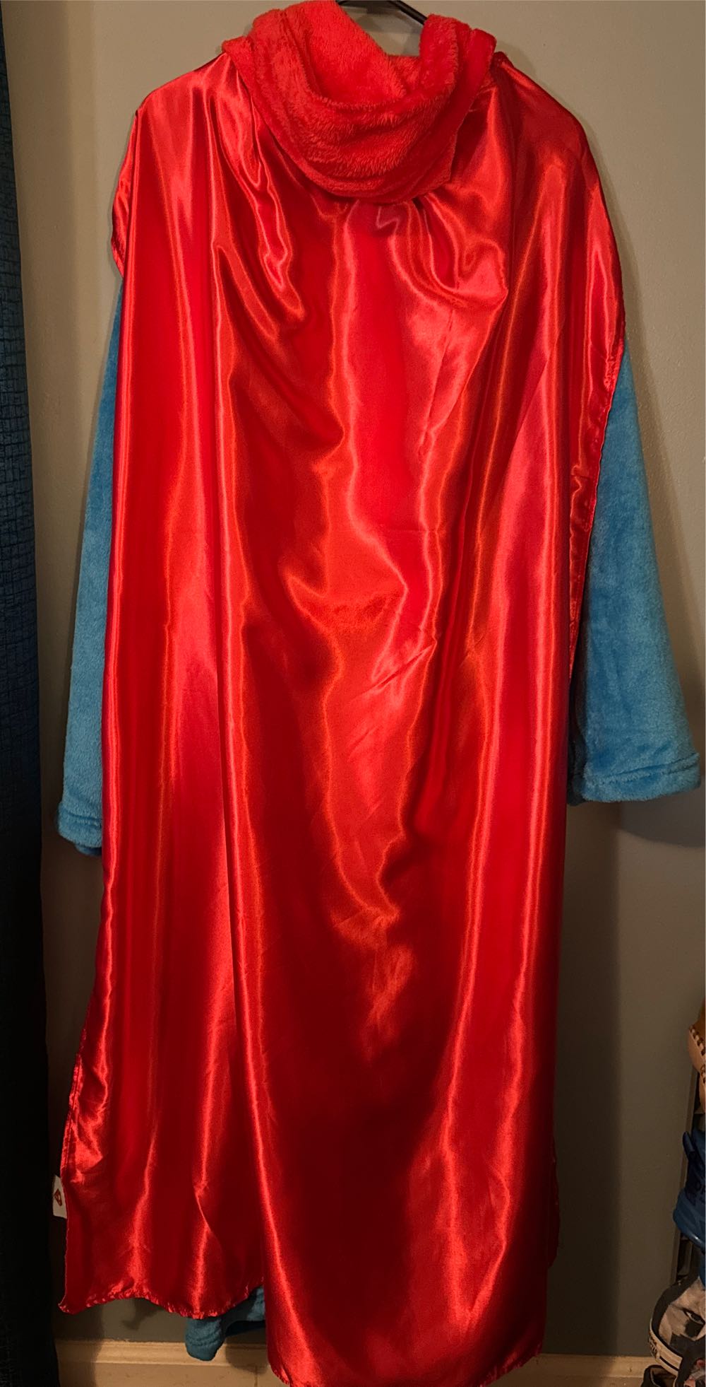 Superman Robe Hoodie With Cape  vinyl figure collectible - Main Image 2