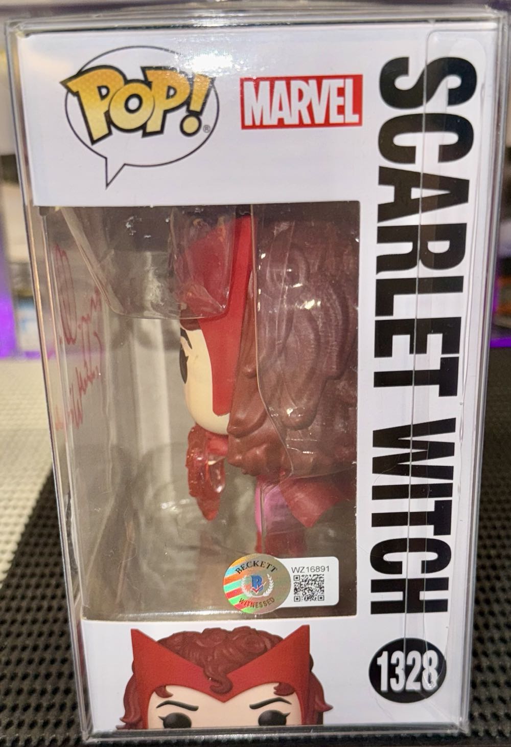 Scarlet Witch - Marvel Universe vinyl figure collectible [Barcode 889698768252] - Main Image 2