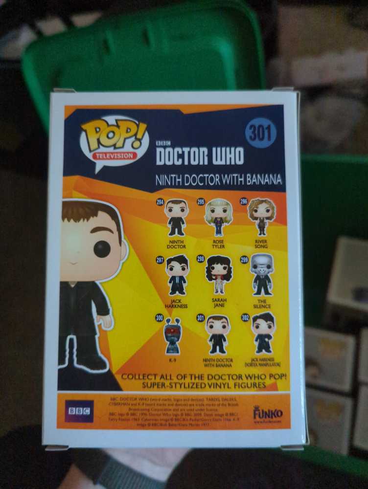 Ninth Doctor With Banana - Doctor Who vinyl figure collectible - Main Image 3