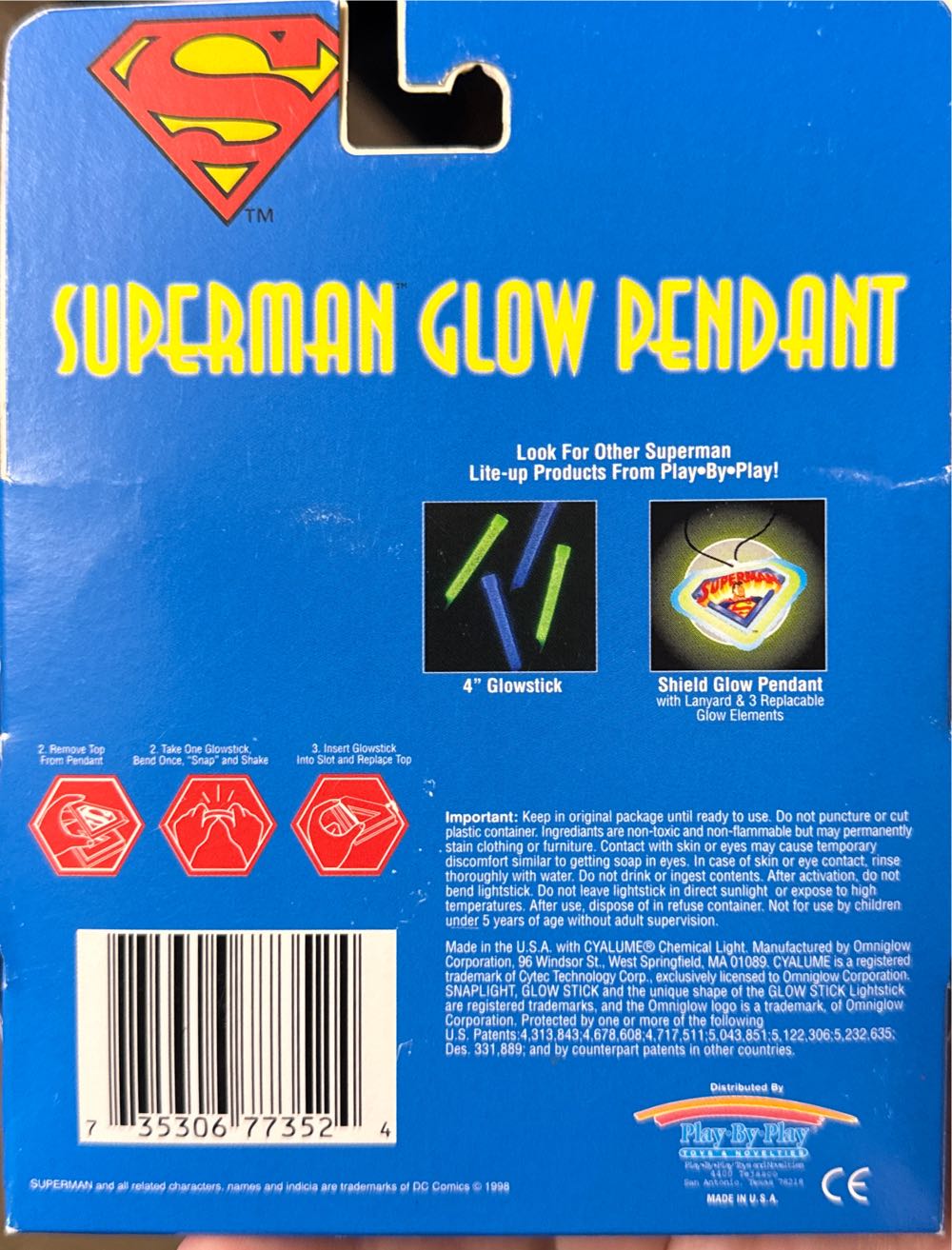 Superman Glow Pendant - DC Comics vinyl figure collectible - Main Image 2