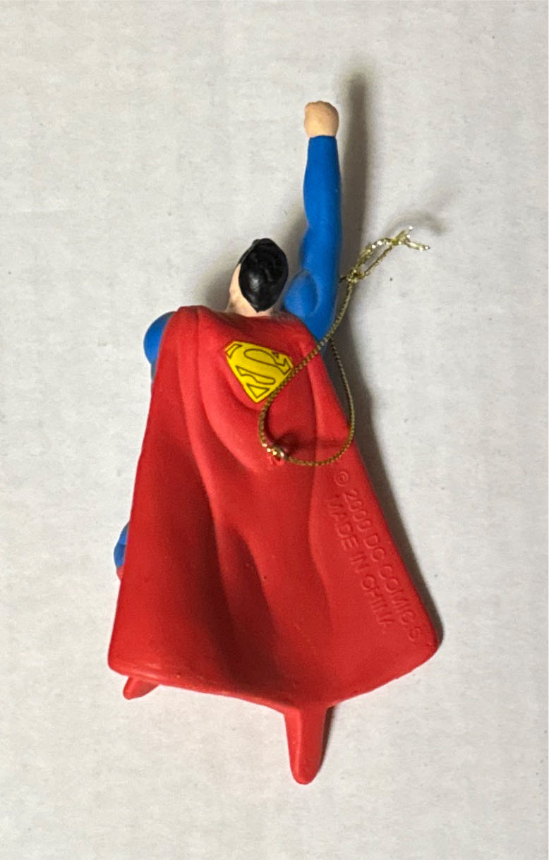 Superman flying ornament  vinyl figure collectible - Main Image 2