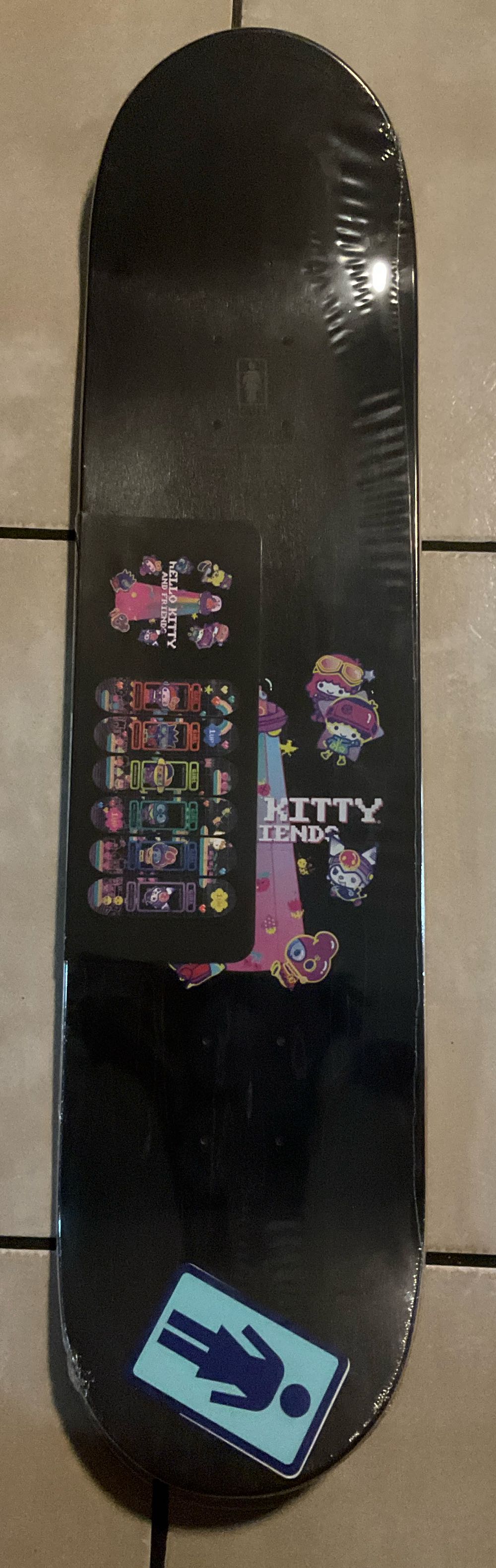 Hello kitty-Girl Mike Carroll x Sanrio Kawaii Arcade Deck - Sanrio vinyl figure collectible - Main Image 2