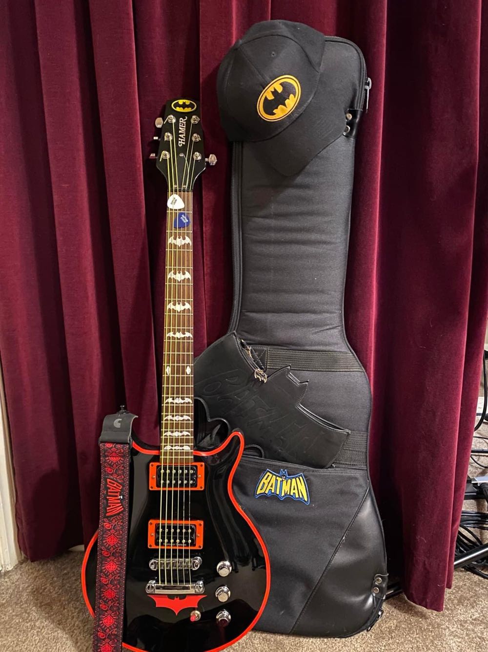 Hamer Slammer Guitar Batman Themed  vinyl figure collectible - Main Image 2