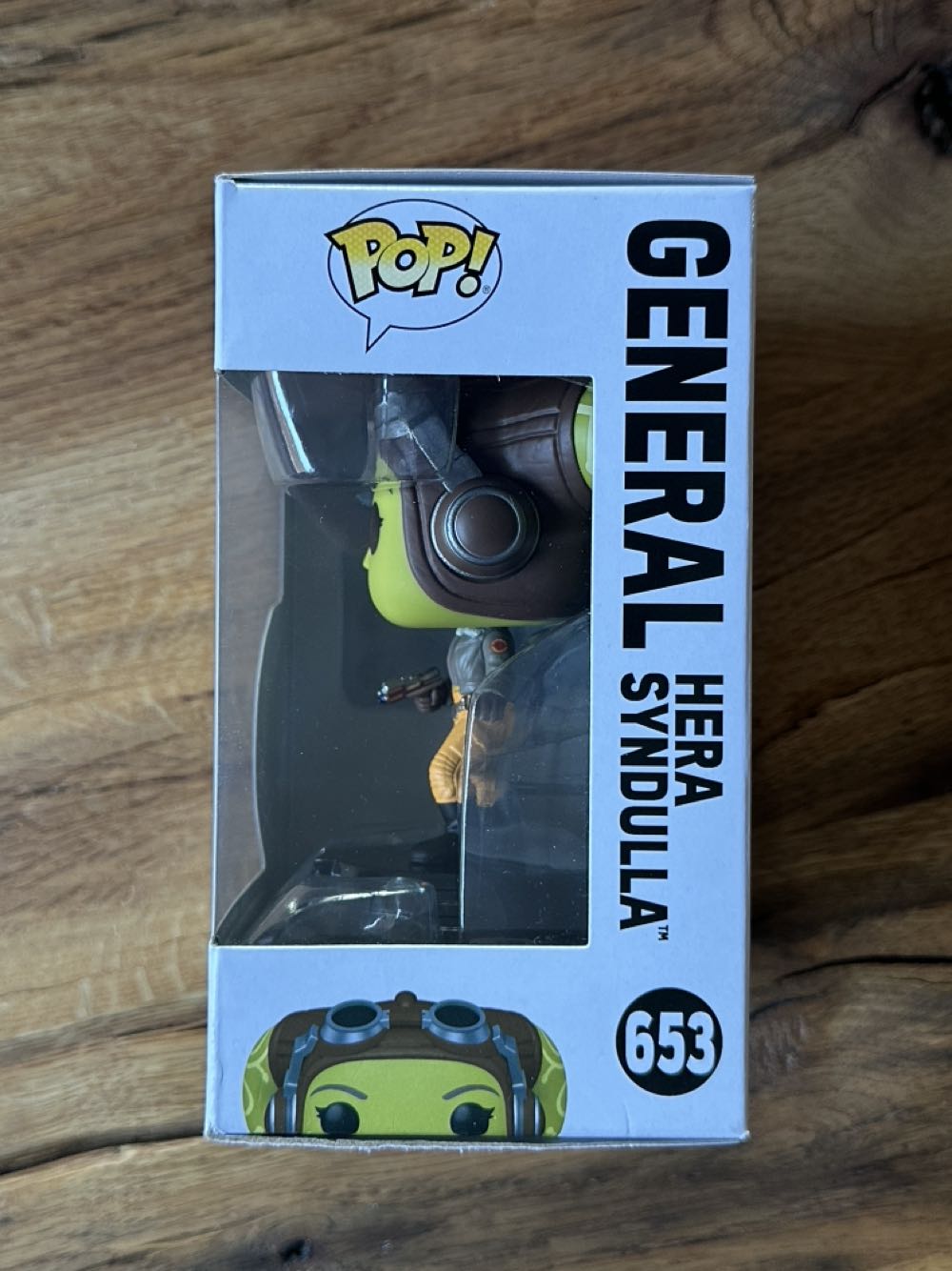 General Hera Syndulla - Star Wars vinyl figure collectible [Barcode 889698721769] - Main Image 3