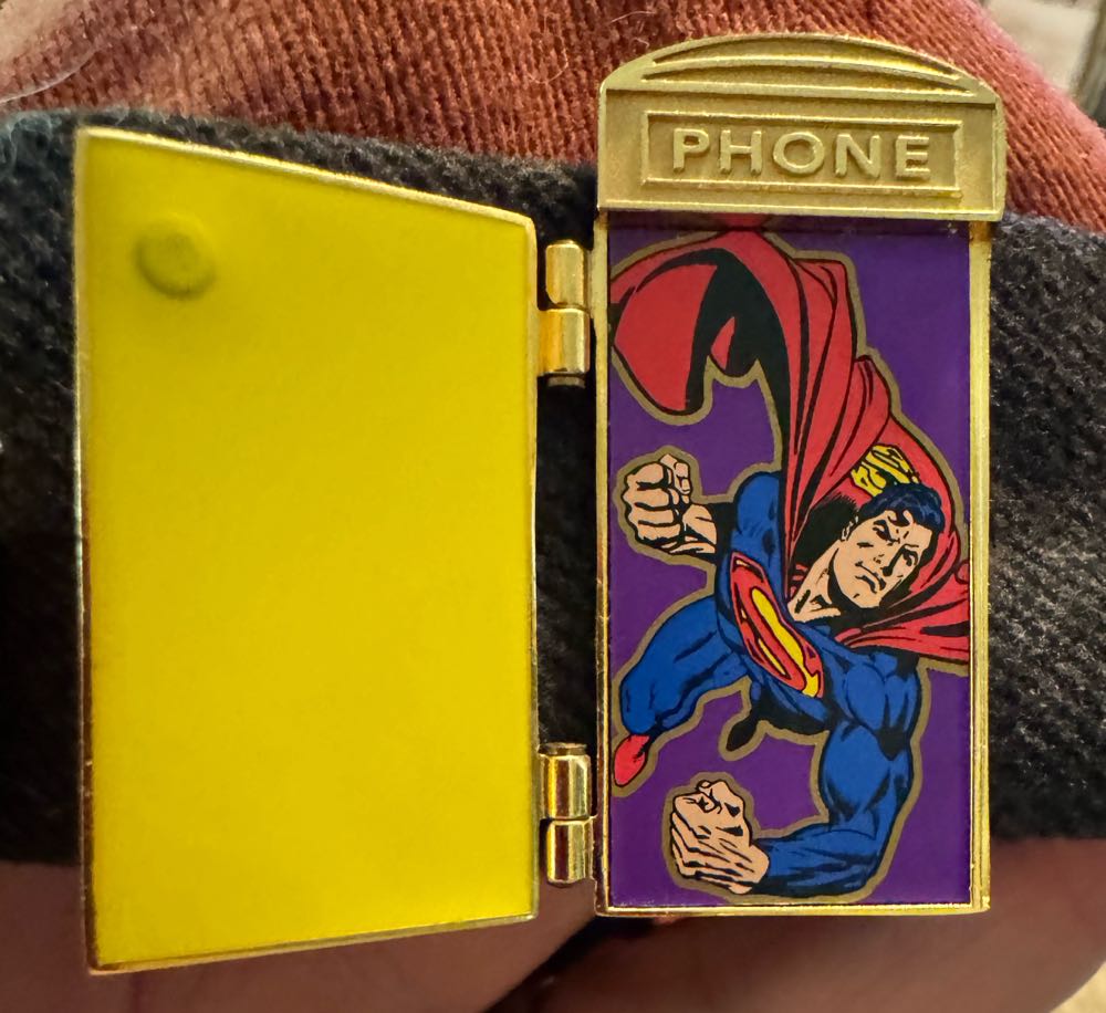 Hat Pin Phone Booth With Door That Opens Superman Inside  vinyl figure collectible - Main Image 2