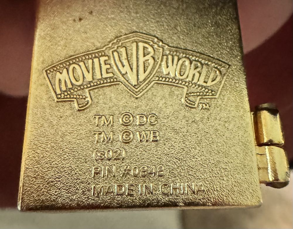 Hat Pin Phone Booth With Door That Opens Superman Inside  vinyl figure collectible - Main Image 3