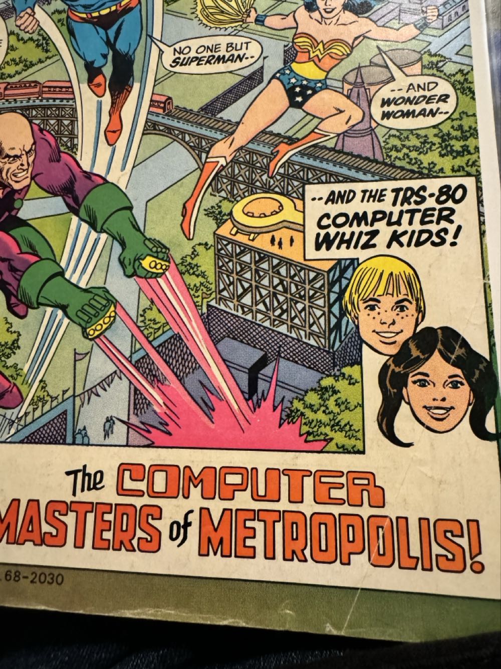 Superman And Wonder Woman - Radio Shack Giveaway  vinyl figure collectible - Main Image 2