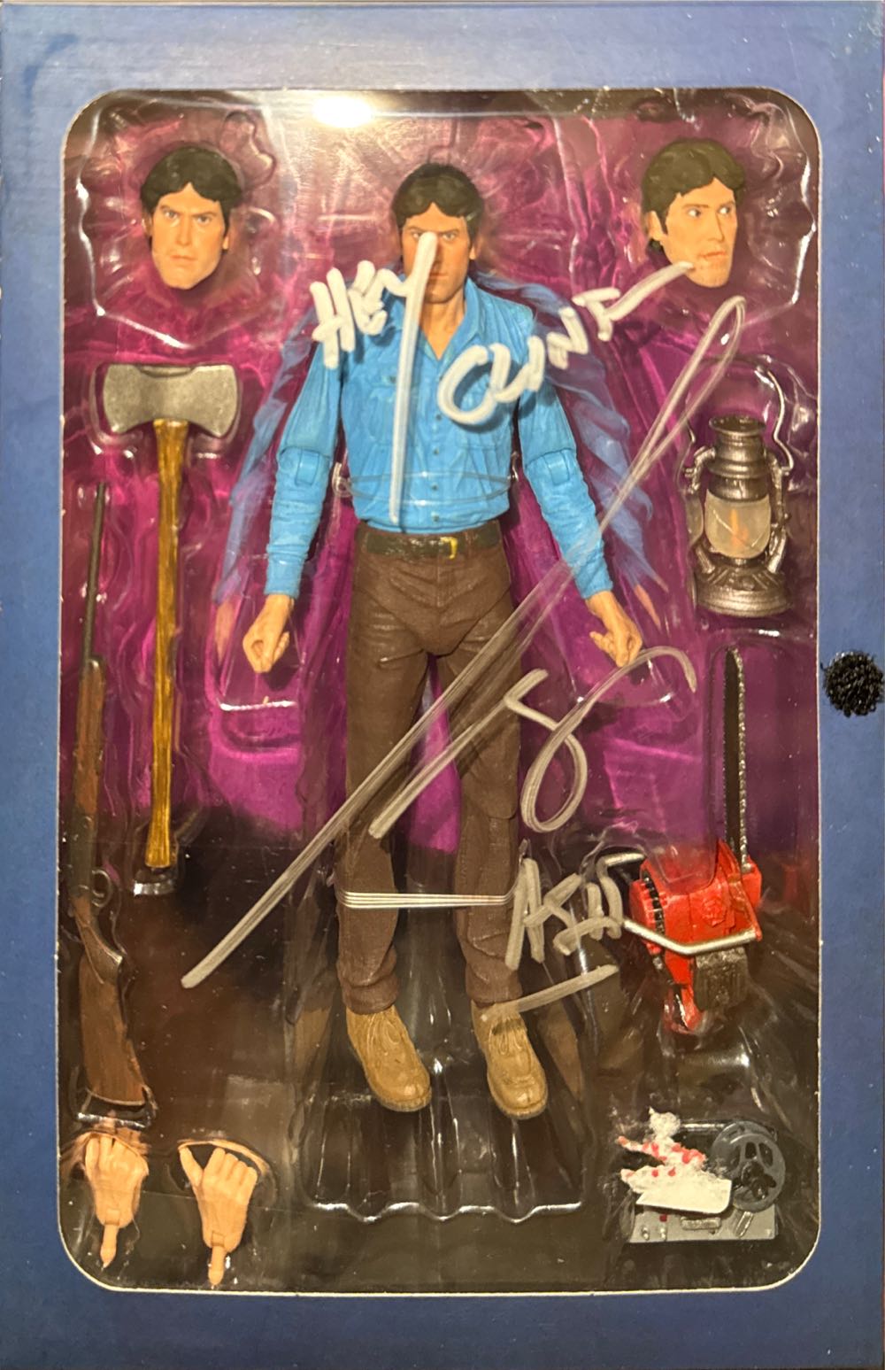 Ash - Evil Dead vinyl figure collectible [Barcode 634482419717] - Main Image 2