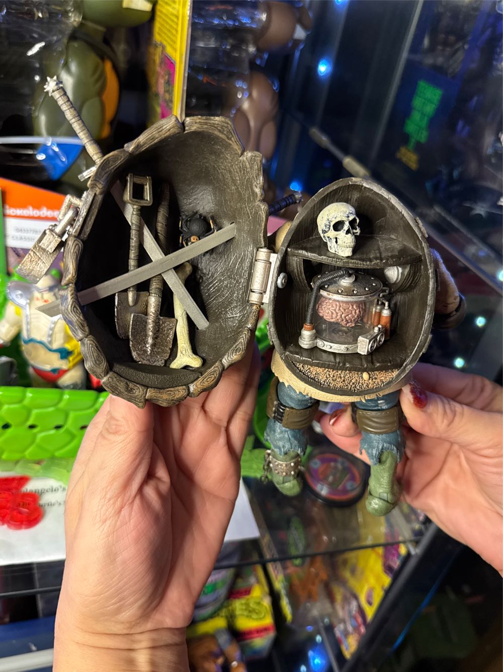 Universal Monster Ultimate Leonardo Hunchback - Teenage Mutant Ninja Turtles vinyl figure collectible [Barcode 634482541869] - Main Image 4