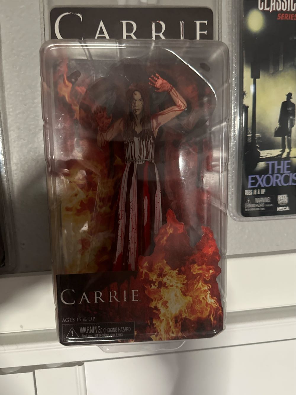 Carrie  vinyl figure collectible [Barcode 634482454923] - Main Image 2