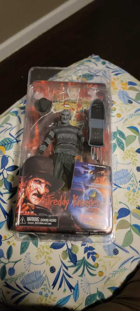 Freddy Krueger Comic Book  vinyl figure collectible [Barcode 634482398142] - Main Image 2