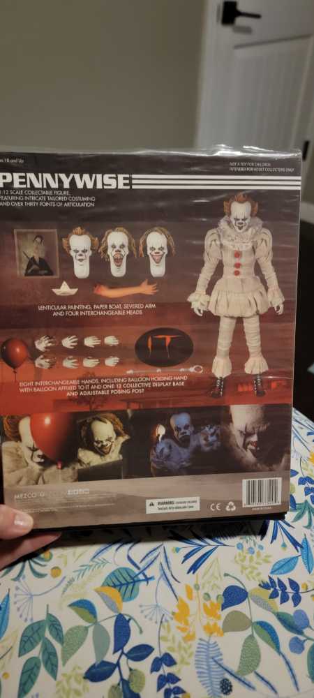 Pennywise One:12  vinyl figure collectible [Barcode 696198775204] - Main Image 2