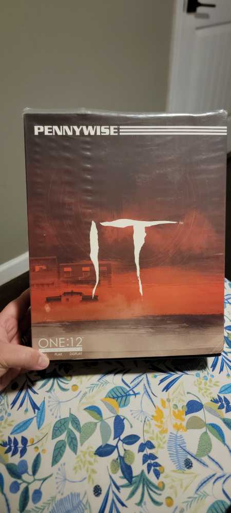 Pennywise One:12  vinyl figure collectible [Barcode 696198775204] - Main Image 3