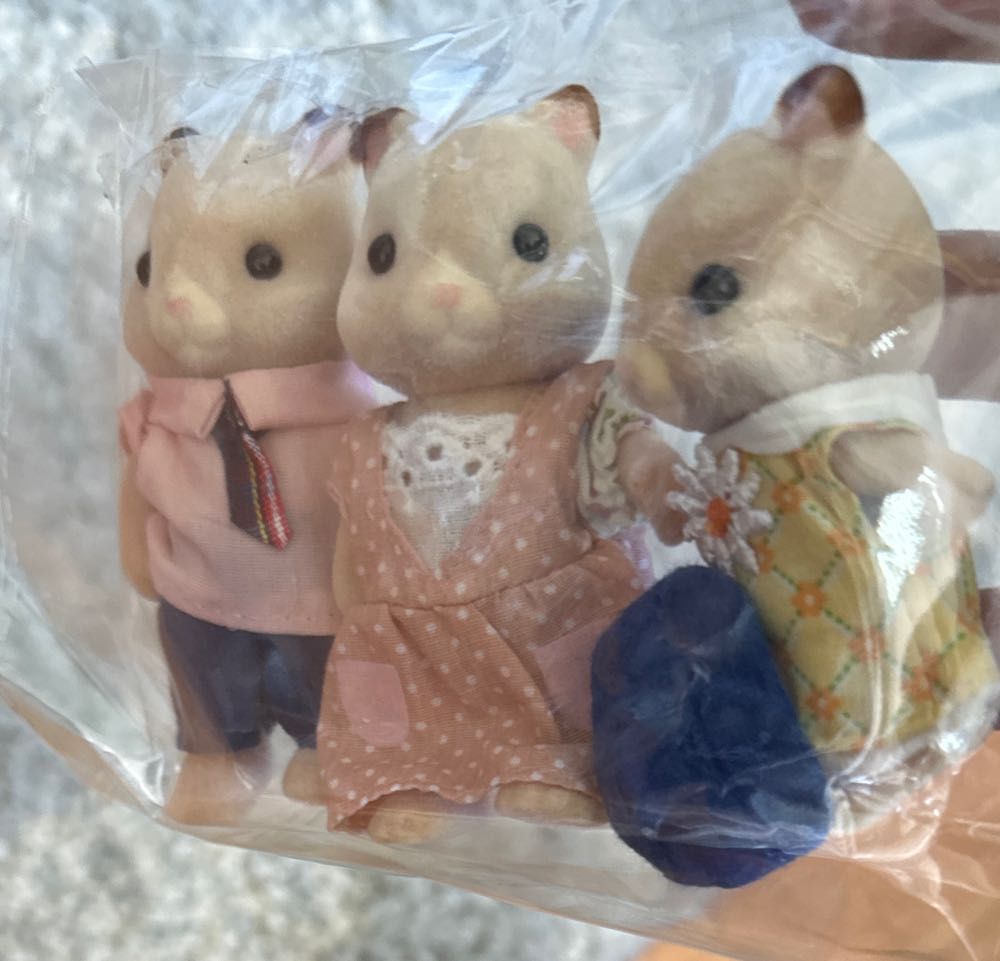 Sylvanian Hamster Family  vinyl figure collectible - Main Image 2