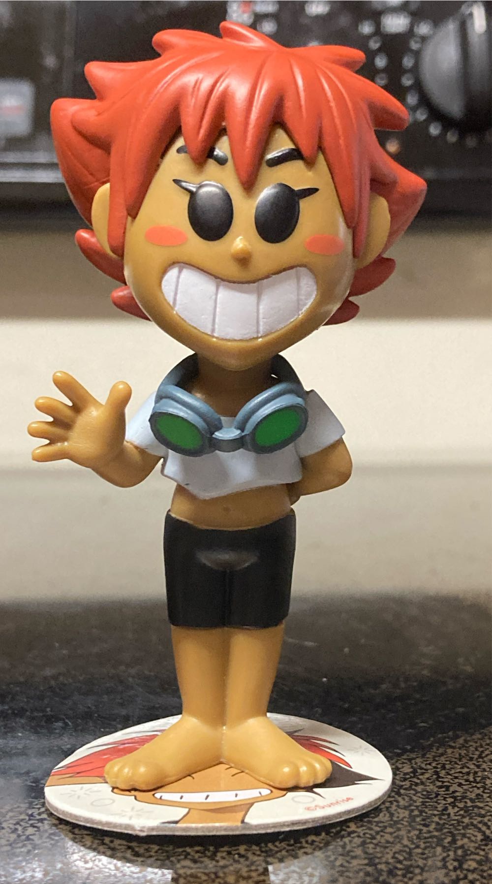 Edward  vinyl figure collectible [Barcode 889698589536] - Main Image 3