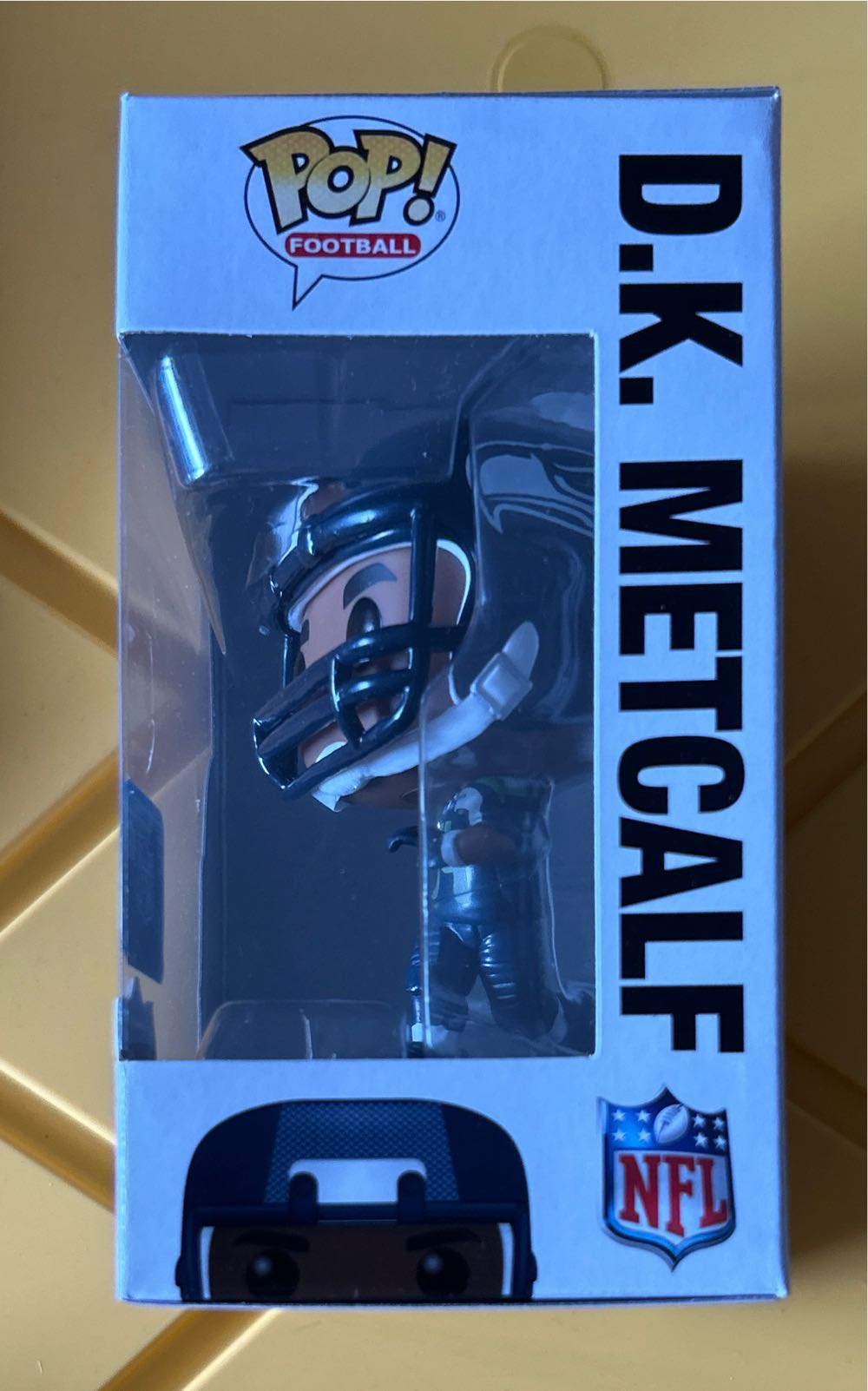 D.K Metcalf #14 - NFL vinyl figure collectible [Barcode 889698509770] - Main Image 2