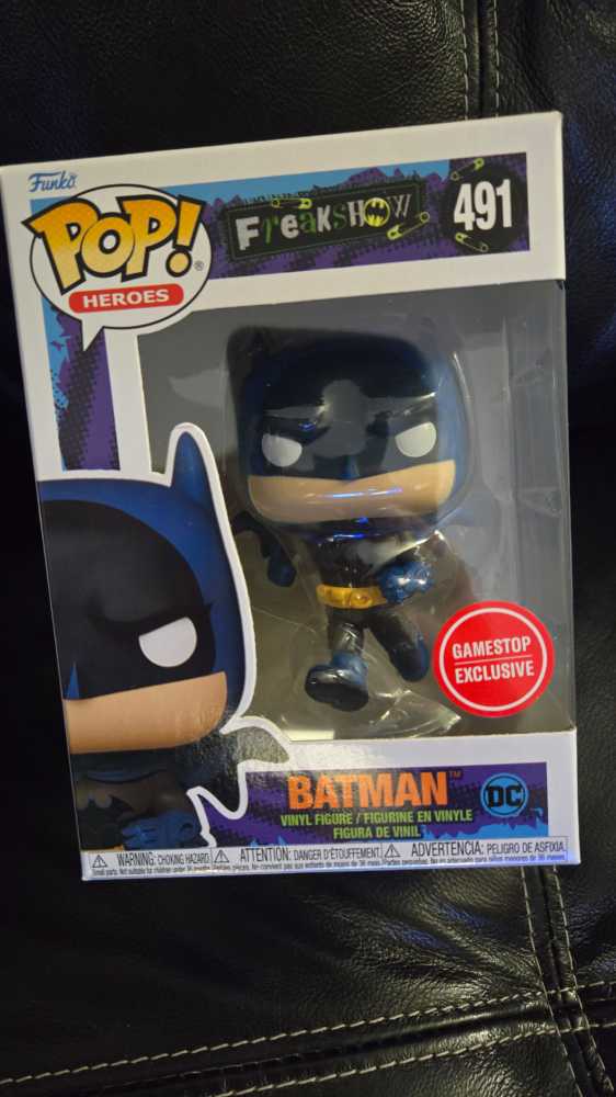 Batman Freak Show - Batman vinyl figure collectible [Barcode 889698747899] - Main Image 2