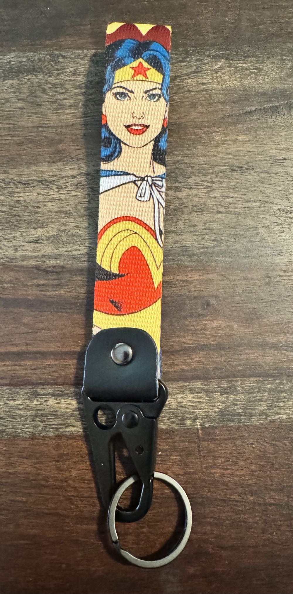 Superman & Wonder Women Keychain Strap and Ring  vinyl figure collectible - Main Image 3