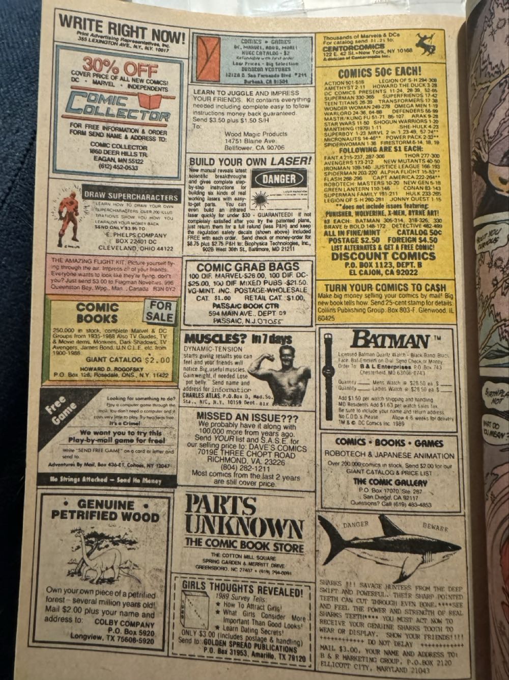 Superboy - The comic Book - As Seen On TV  vinyl figure collectible - Main Image 2