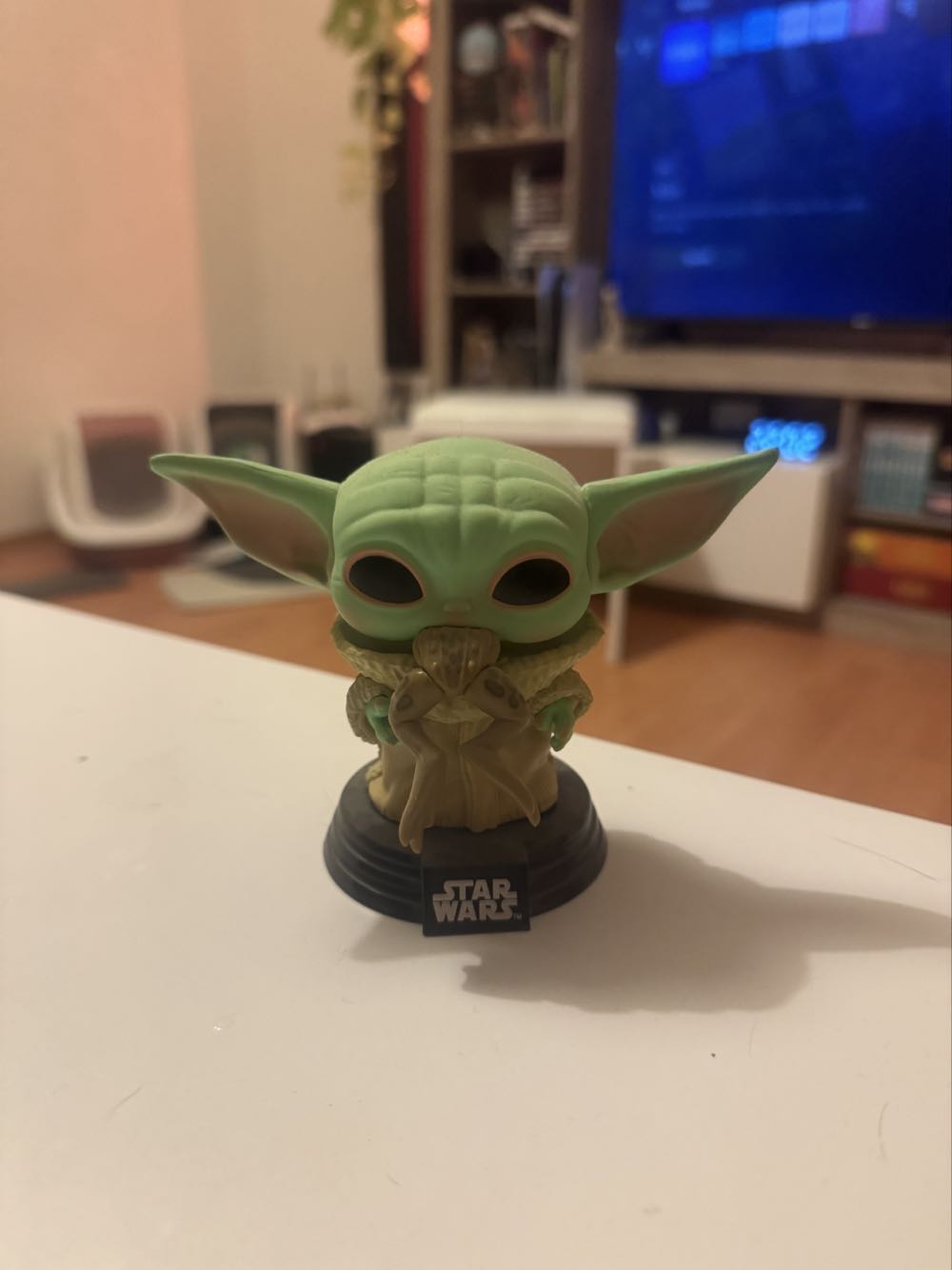 The Mandalorian - The Child with Frog - Star Wars vinyl figure collectible - Main Image 2