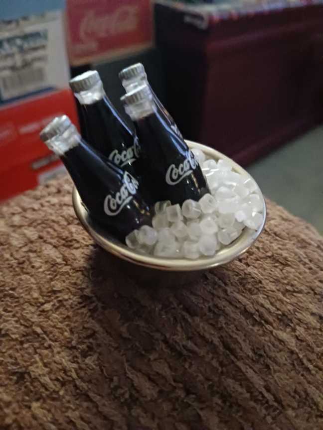 Coca-Cola Magnets Coke Bottles In Ice In Silver Bowl - Coca-Cola vinyl figure collectible - Main Image 3