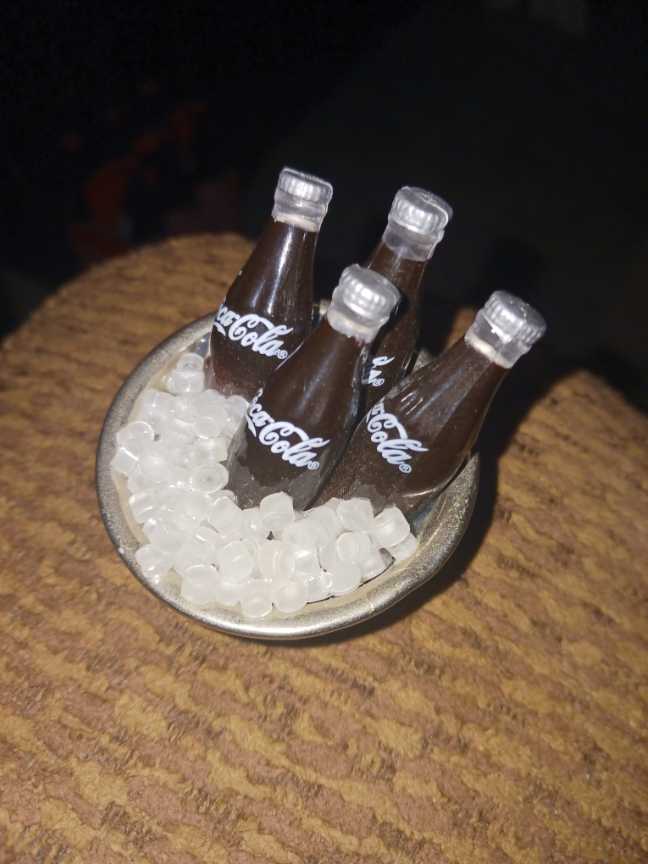 Coca-Cola Magnets Coke Bottles In Ice In Silver Bowl - Coca-Cola vinyl figure collectible - Main Image 4