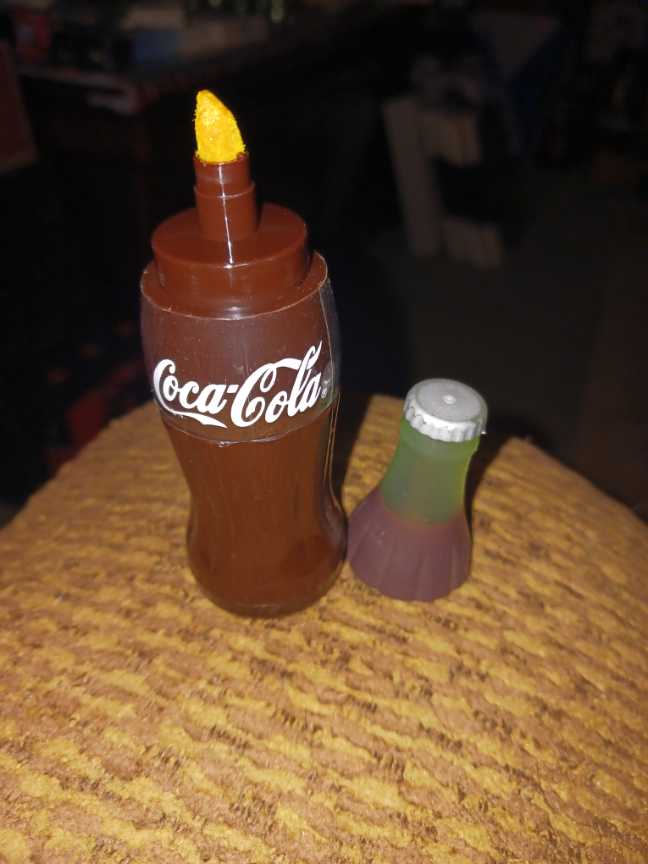 Coca-Cola Highlighter Yellow Coke Bottle 1995 - Coca-Cola vinyl figure collectible - Main Image 2