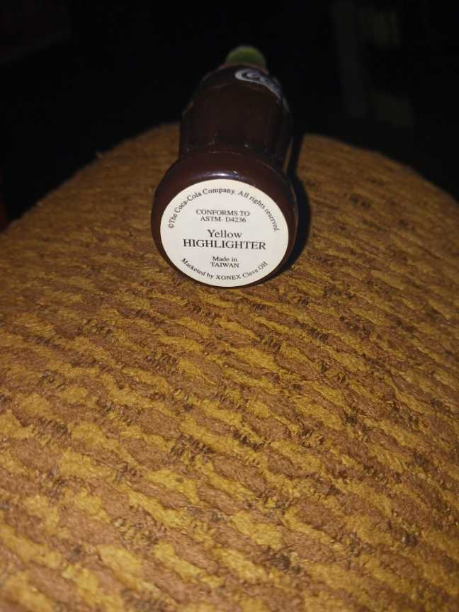 Coca-Cola Highlighter Yellow Coke Bottle 1995 - Coca-Cola vinyl figure collectible - Main Image 3