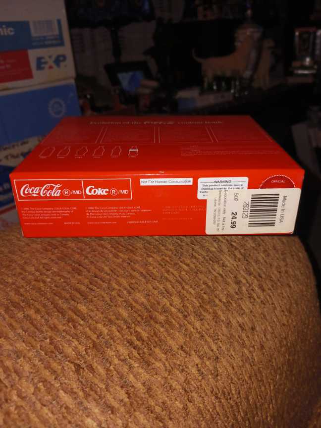 Coca-Cola Miniature Coke Bottles Connect Legacy #6 Bottles 2006 - Coca-Cola vinyl figure collectible - Main Image 3